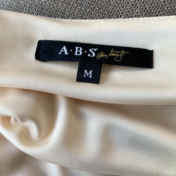 Pale Yellow with Crystal detailing - Picture 7 of 9